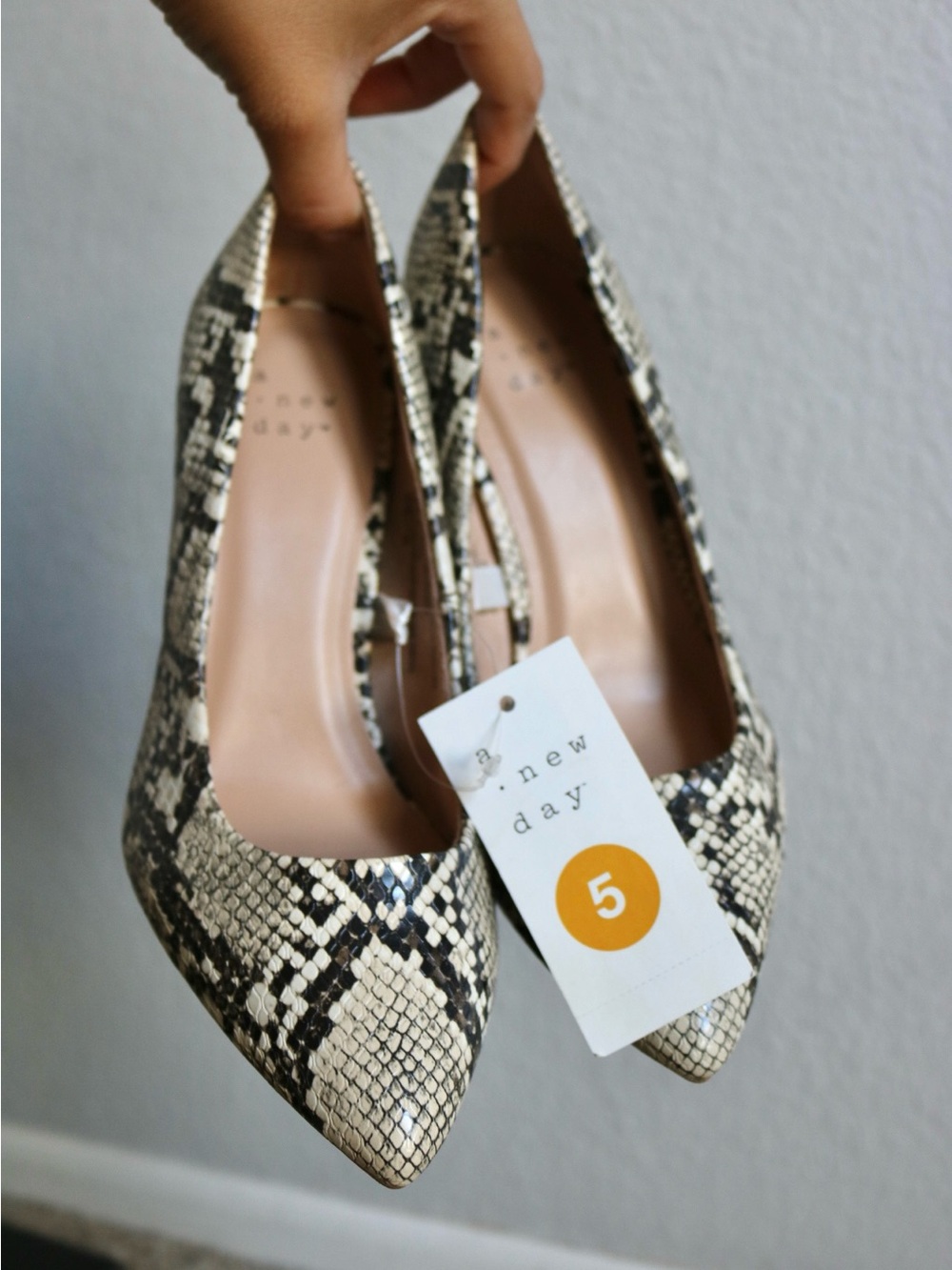A New Day Snake Print Pointed Toe Pumps Size 5 Animal Print Career Office Heels